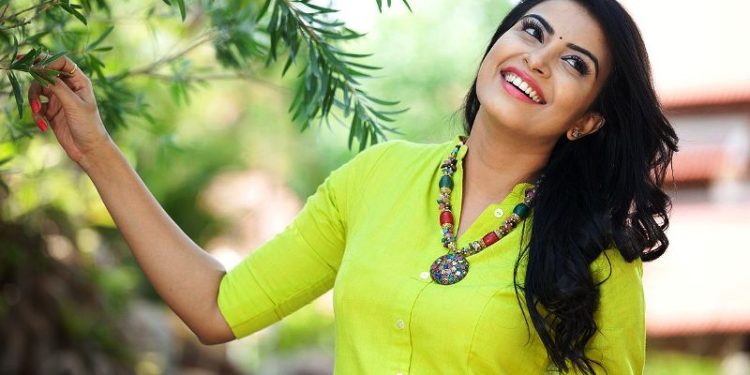 Kavya Shetty हाइट Weight उम्र बॉयफ्रेंड परिवार Biography in Hindi Kavya Shetty