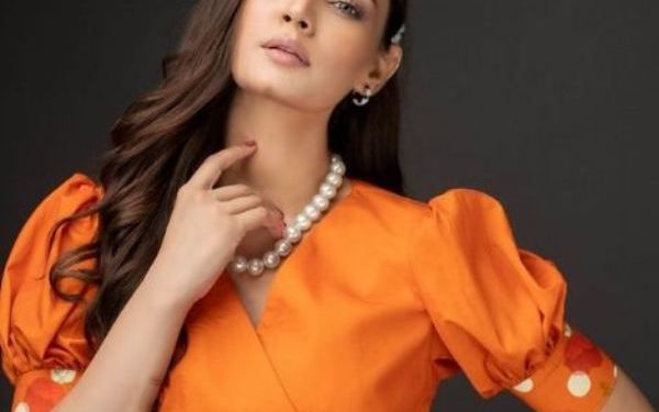 Kiran Haq हाइट उम्र पति बॉयफ्रेंड परिवार Biography in Hindi Kiran Haq