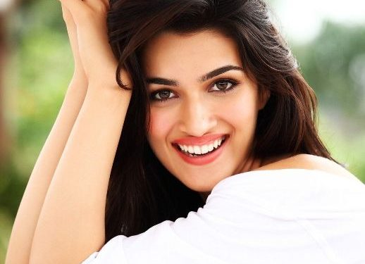 Kriti Sanon हाइट उम्र बॉयफ्रेंड परिवार Biography in Hindi Kriti Sanon