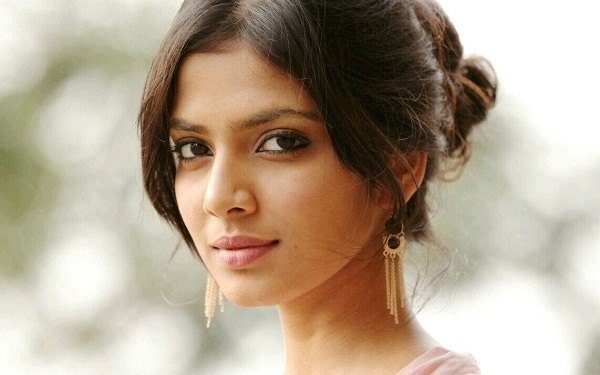 Malavika Mohanan हाइट उम्र बॉयफ्रेंड पति परिवार Biography in Hindi malavika-mohanan