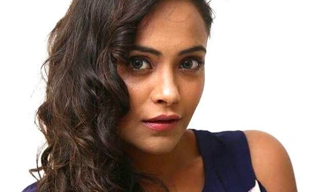 Nehal Vadoliya हाइट उम्र बॉयफ्रेंड पति परिवार Biography in Hindi Nehal Vadoliya