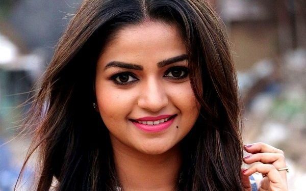 Nithya Ram Actress हाइट Weight उम्र पति Biography in Hindi Nithya Ram
