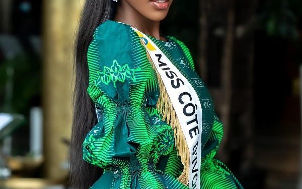 Olivia Yace हाइट उम्र बॉयफ्रेंड परिवार Biography in Hindi Olivia Yace