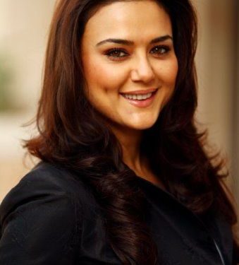 Preity Zinta हाइट उम्र बॉयफ्रेंड पति परिवार Biography in Hindi Preity Zinta