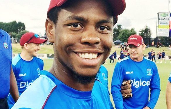 Shimron Hetmyer हाइट उम्र गर्लफ्रेंड पत्नी परिवार Biography in Hindi Shimron Hetmyer