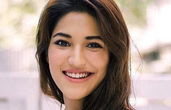 Shivani Singh हाइट Weight उम्र बॉयफ्रेंड Biography in Hindi Shivani Singh