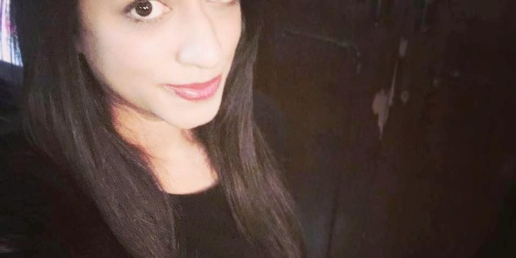 Shruti Kharbanda हाइट Weight उम्र बॉयफ्रेंड परिवार Biography in Hindi Shruti Kharbanda