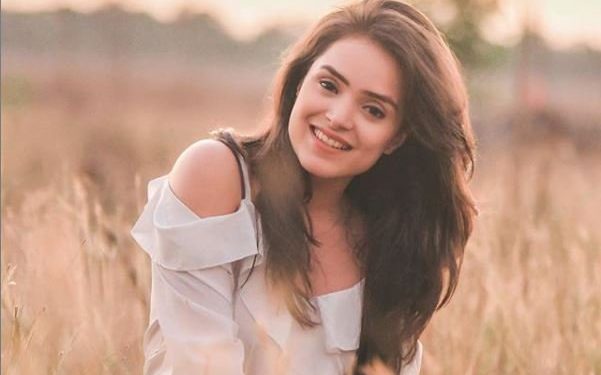 Simran Dhanwani हाइट उम्र बॉयफ्रेंड परिवार Biography in Hindi Simran Dhanwani