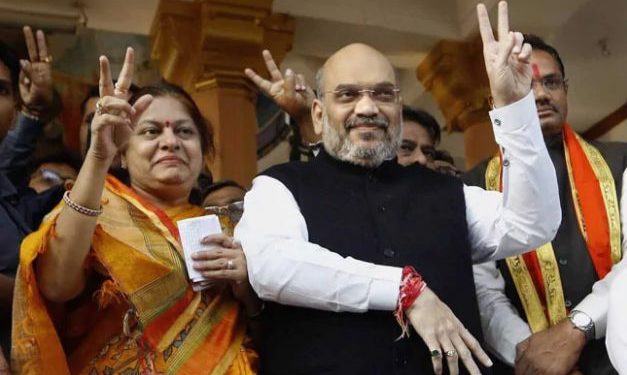 Sonal Shah Amit Shahs पत्नी उम्र पति परिवार Biography in Sonal Shah and Amit Shah after casting their vote