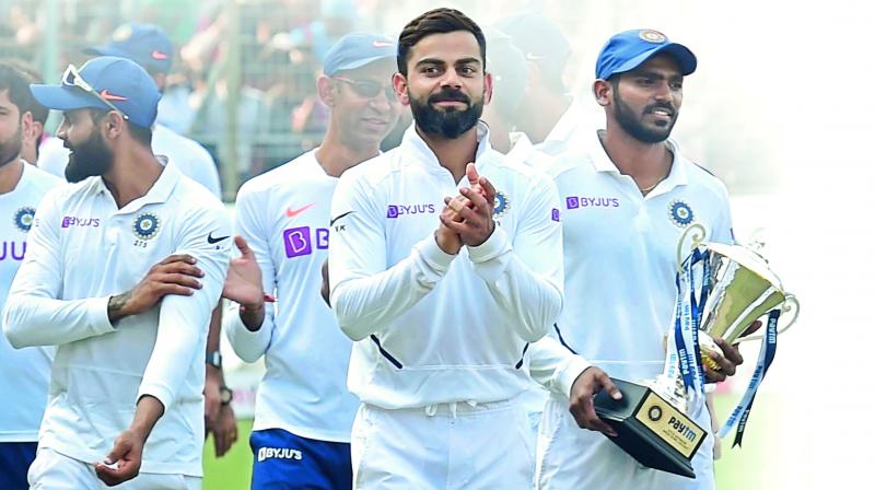 बांग्लादेश श्रृंखला के बाद भारतीय टीम के टेस्ट कप्तान विराट कोहली के साथ श्रीकर भारत
