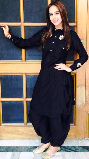 Sunanda Sharma Singer हाइट Weight उम्र बॉयफ्रेंड Biography Hindi सुनंदा शर्मा