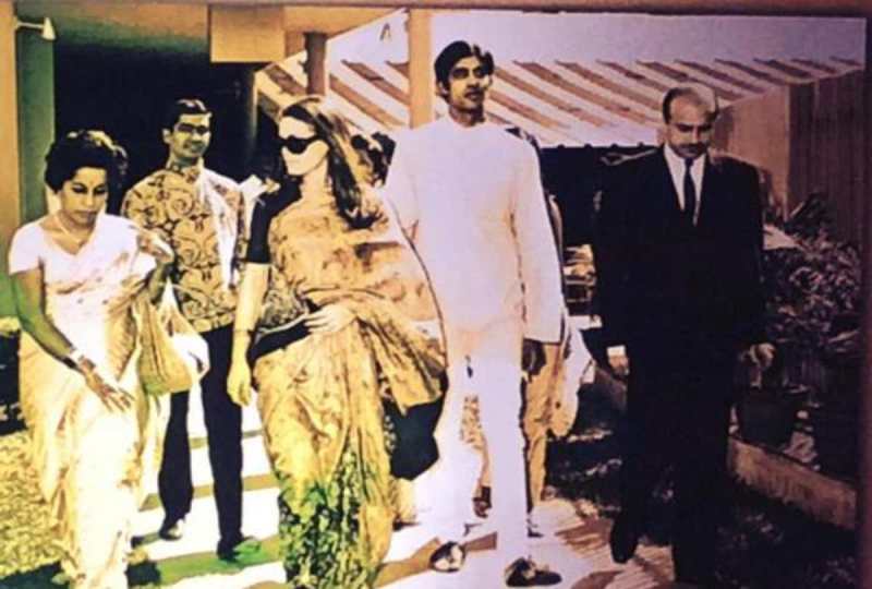 सोनिया गांधी और अमिताभ बच्चन के साथ तेजी बच्चन की एक दुर्लभ तस्वीर