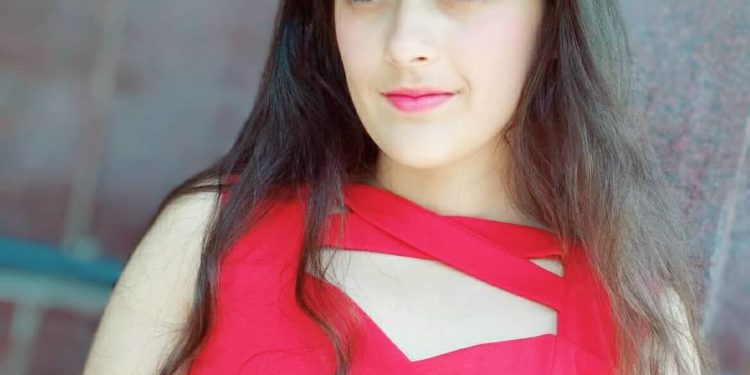 Urvi Singh उम्र बॉयफ्रेंड परिवार Biography in Hindi Urvi Singh